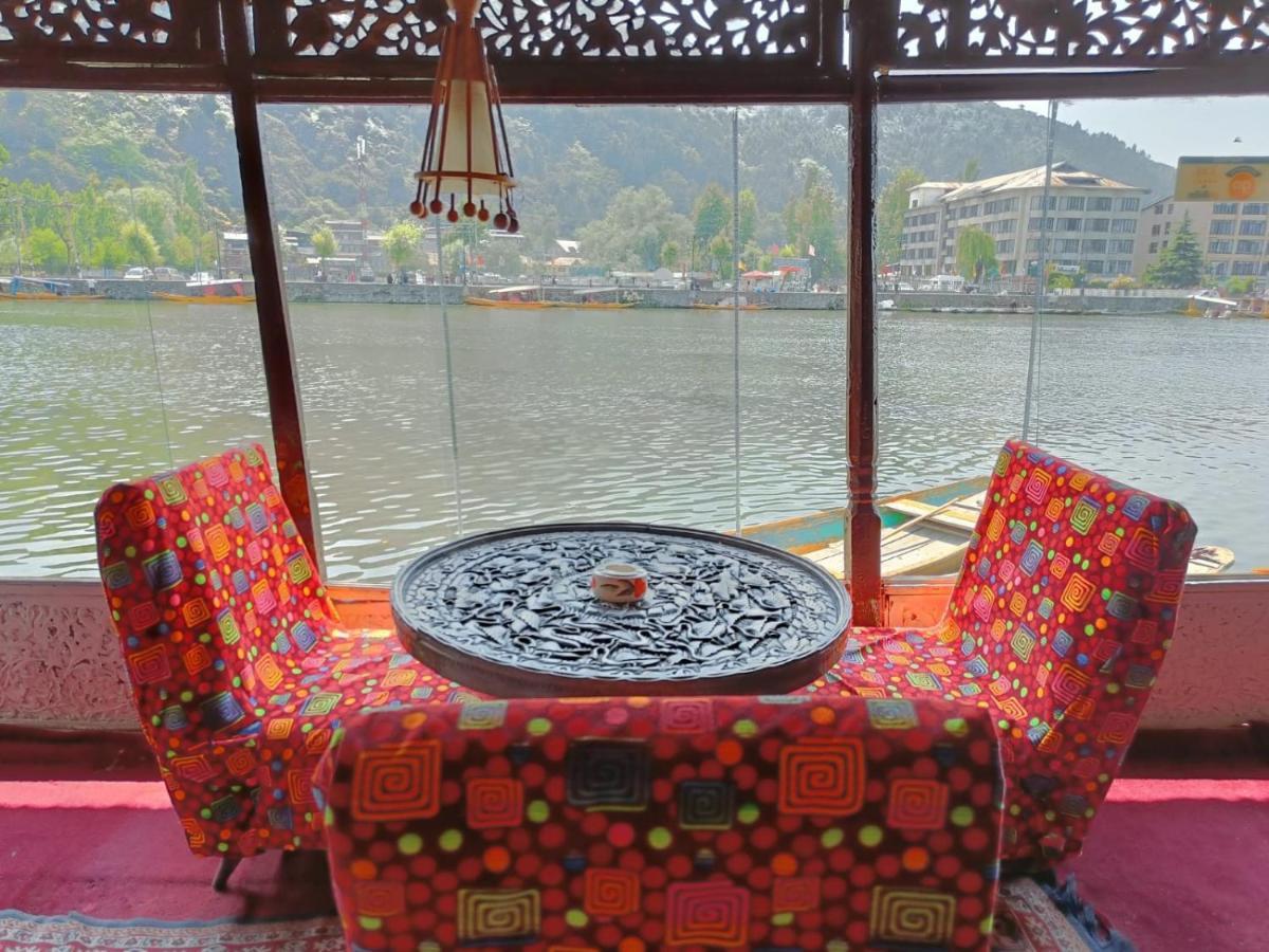 Island * Srinagar (Jammu and Kashmir)